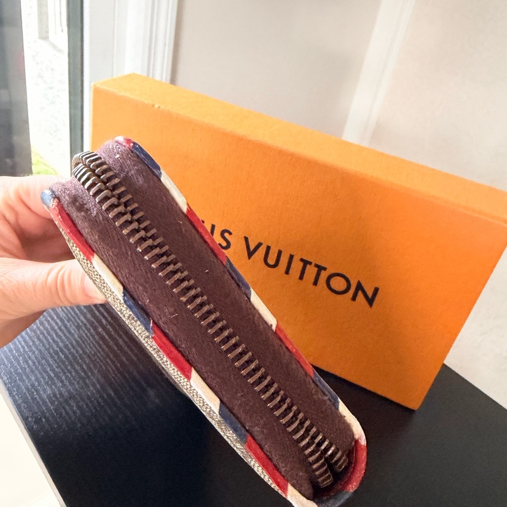 LE Gucci Multicolor Wallet Embroidered UFO Tiger - Picture 5 of 11
